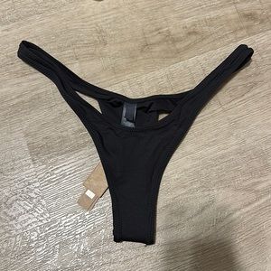Skims swim bottom